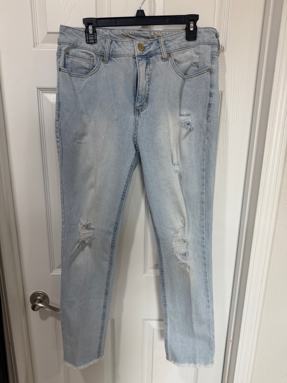 Seven7 Light Wash Ripped Skinny Jeans